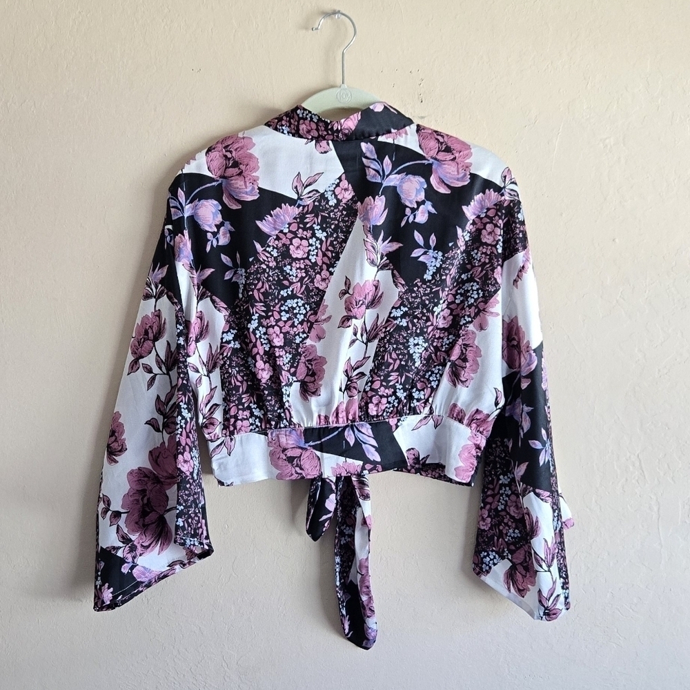 Forever 21 Floral Bell Sleeve Tie Front Cropped Blouse Size Large - Picture 3 of 10